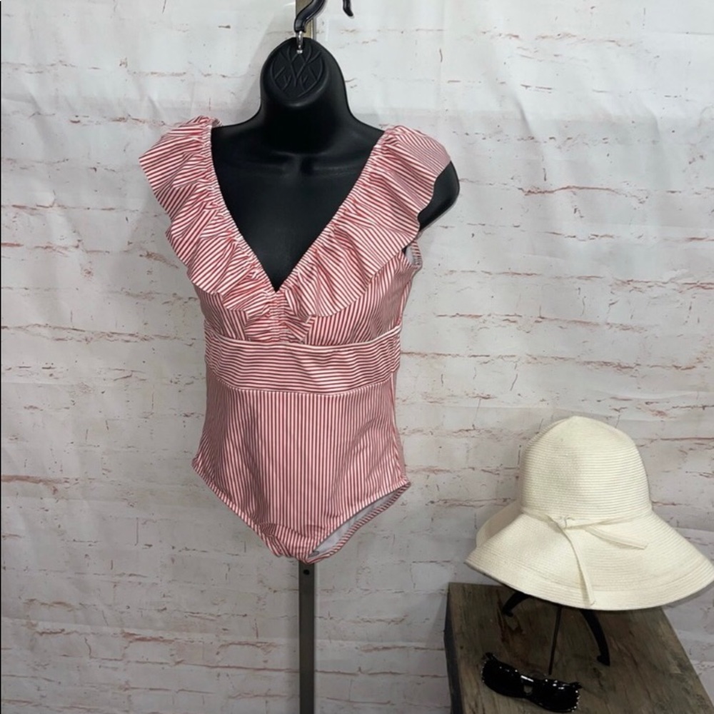 Aava one piece